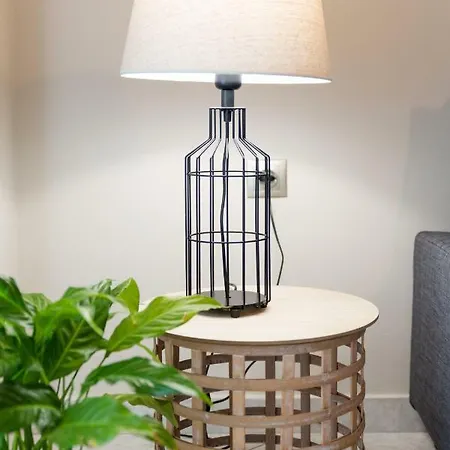 Nautilus Charm Center With Veranda * 干尼亞